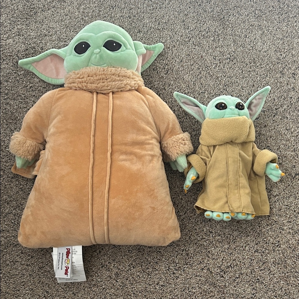 Baby Yoda Pillow pet and matching mini plush
